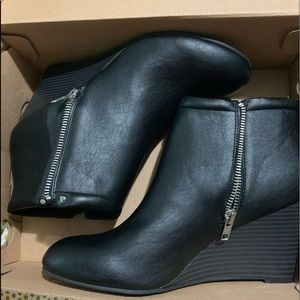 🔥Unlisted Kenneth Cole Leather black booties 🔥